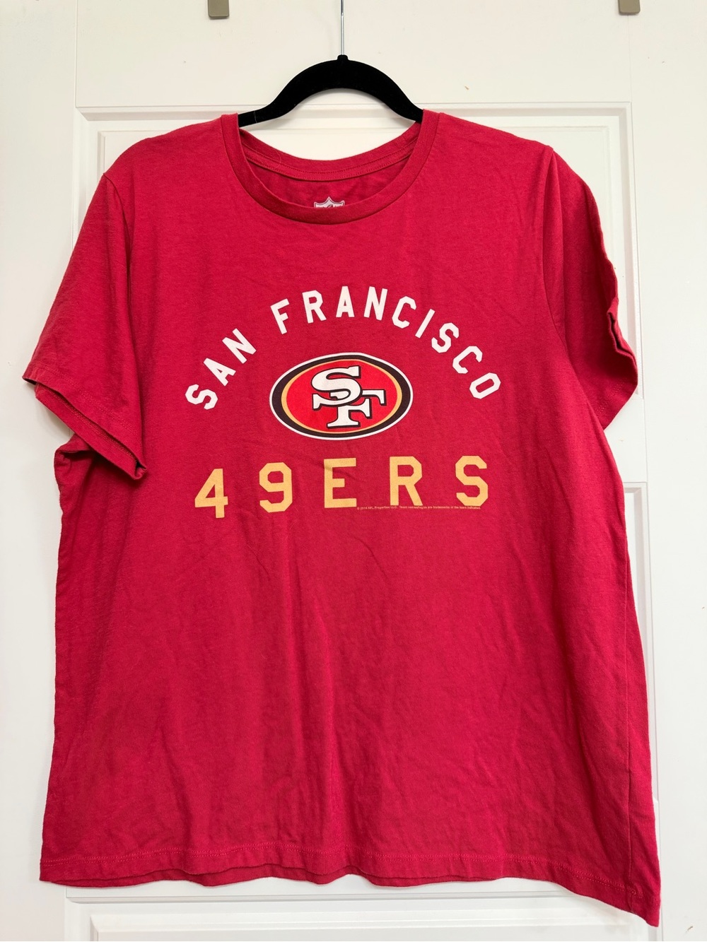 Women’s NFL San Francisco 49ers Red Tee with Team Crest and Gold Accents